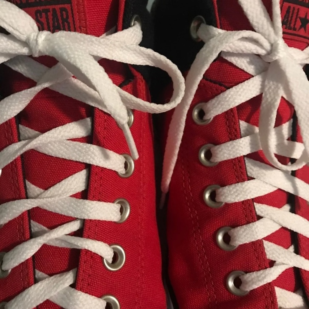 Red converse - Picture 6 of 8
